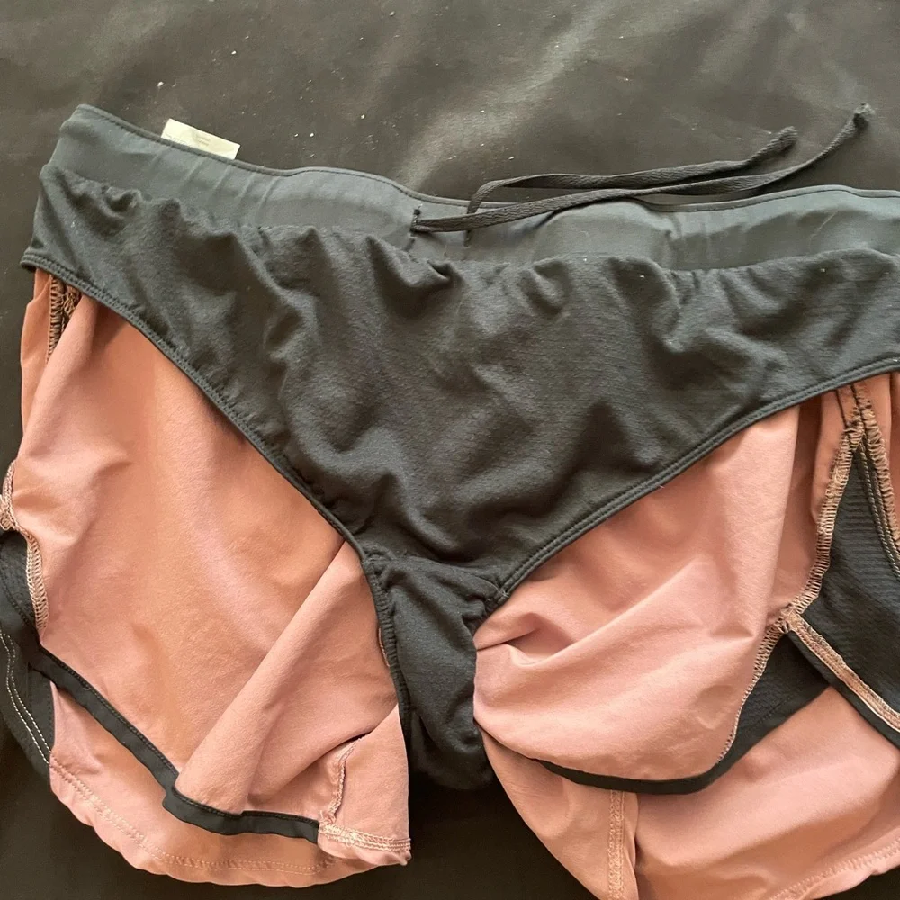 Under Armour Pink Athletic‎ Shorts Lightweight Relaxed Fit